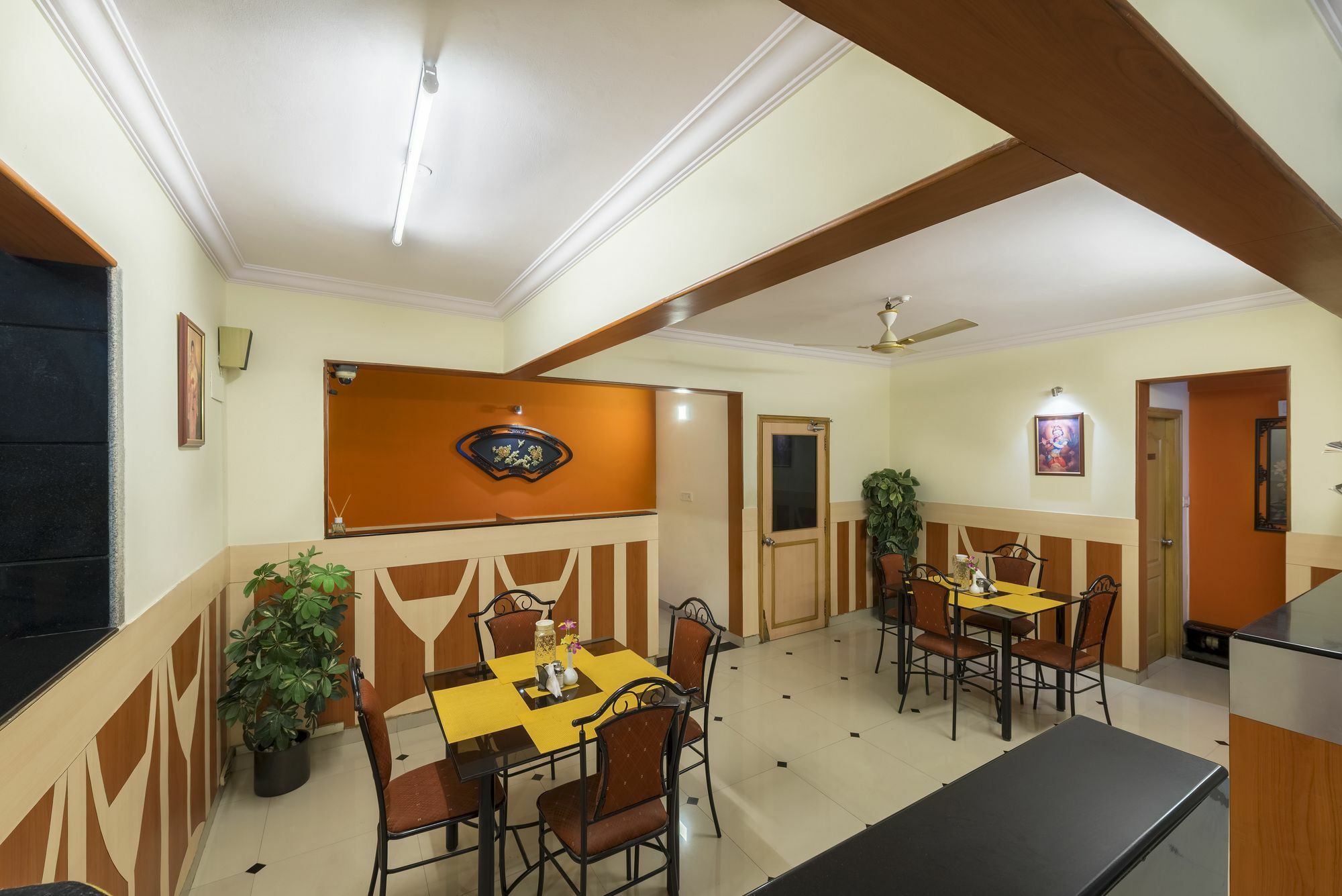 Hotel Raj Comforts -Golf View Бангалор Екстериор снимка