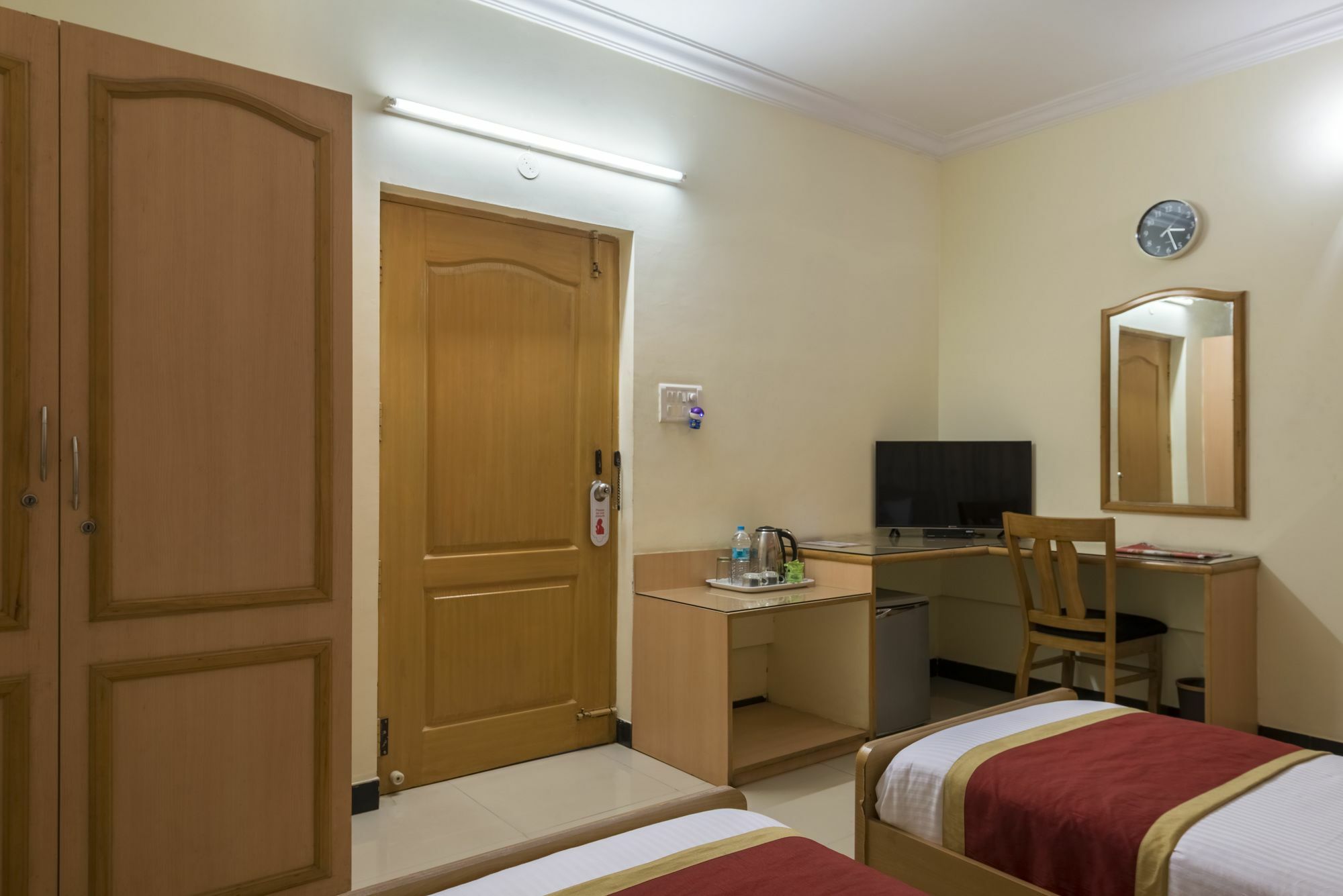 Hotel Raj Comforts -Golf View Бангалор Екстериор снимка